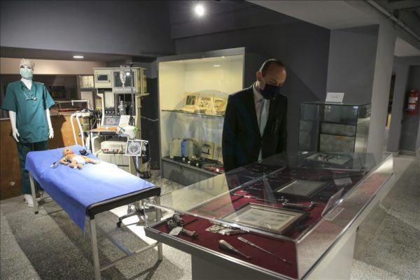 Ankara Üniversitesi Tıp Fakültesi 75. Yıl Sergi Salonu Müzesi